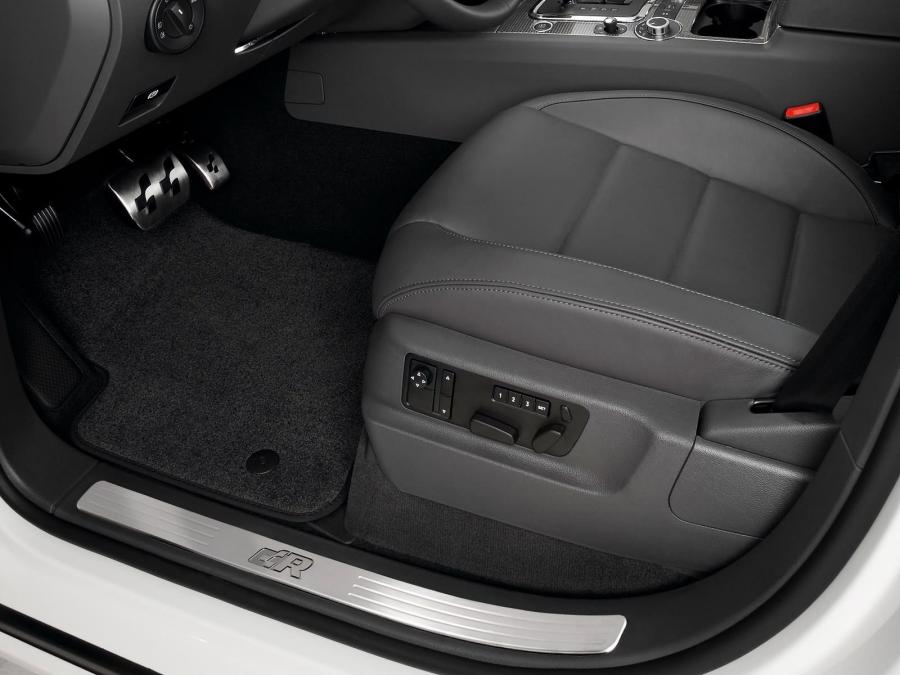  Volkswagen Touareg V10 TDi R-Line 2007 года  (фото 4 из 10)